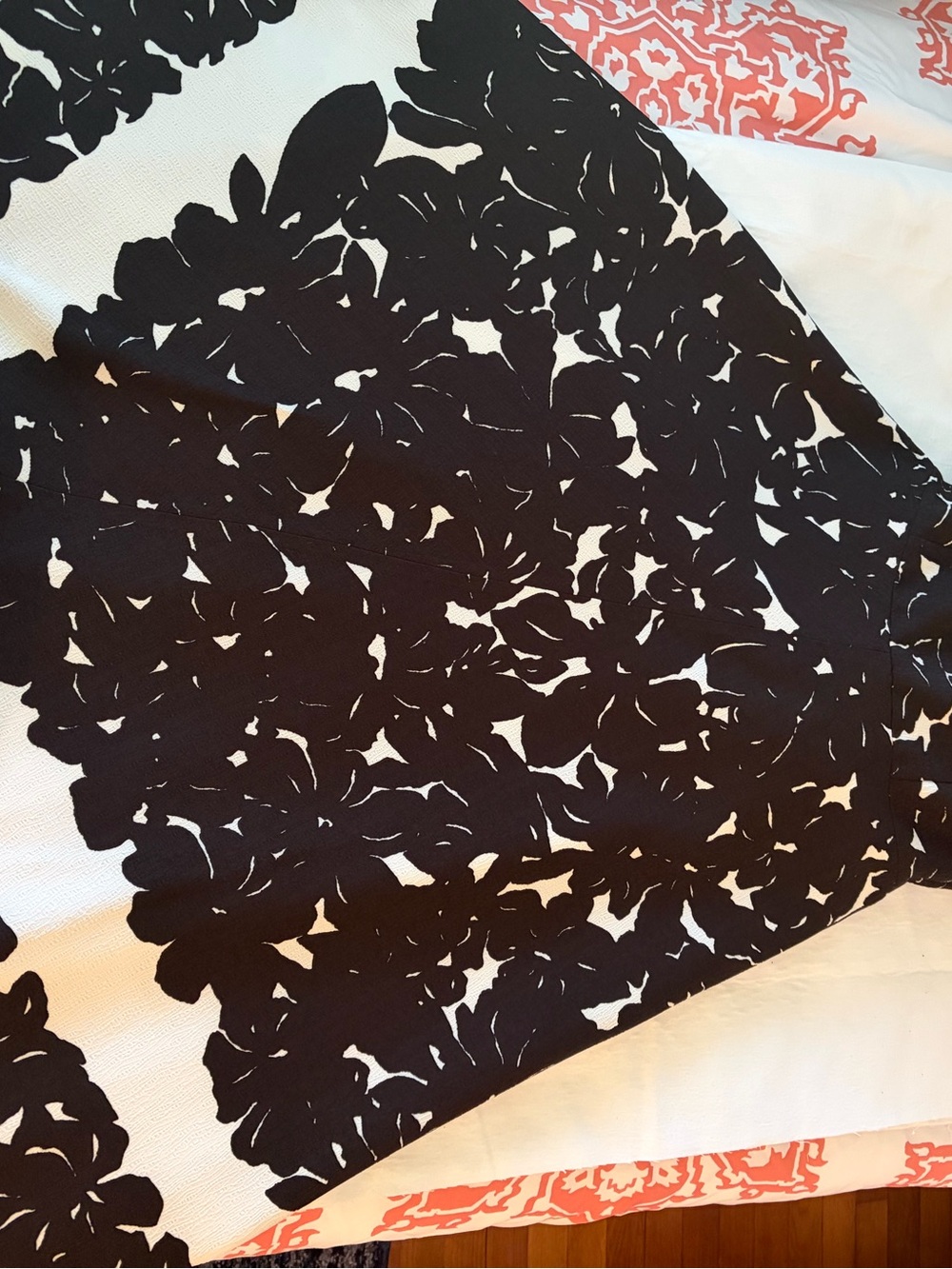 NWOT, Size 8, White House Black Market Black & White Strapless Floral Midi Dress - Picture 10 of 16